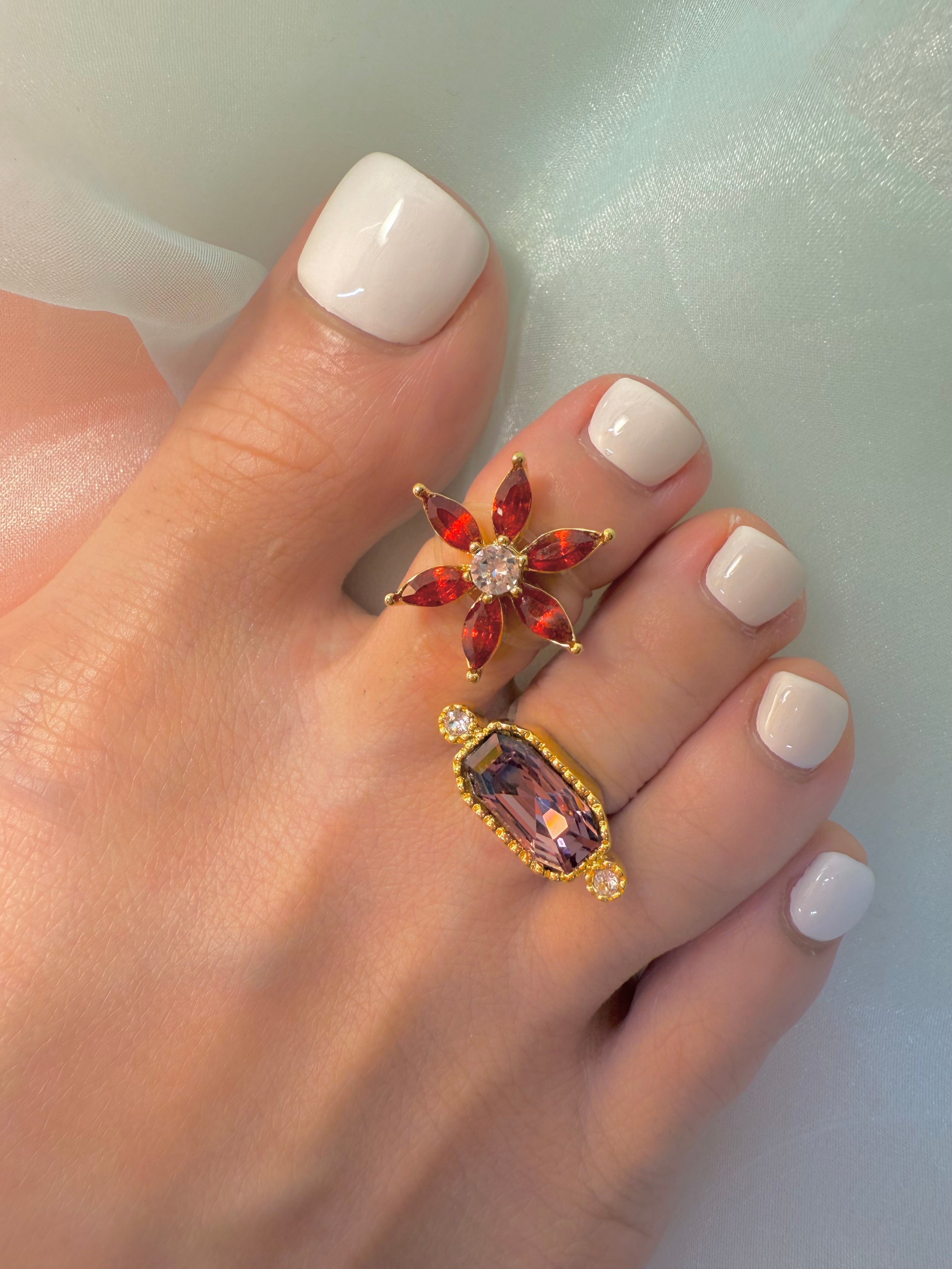Marionette YG Scarlet Toe Ring