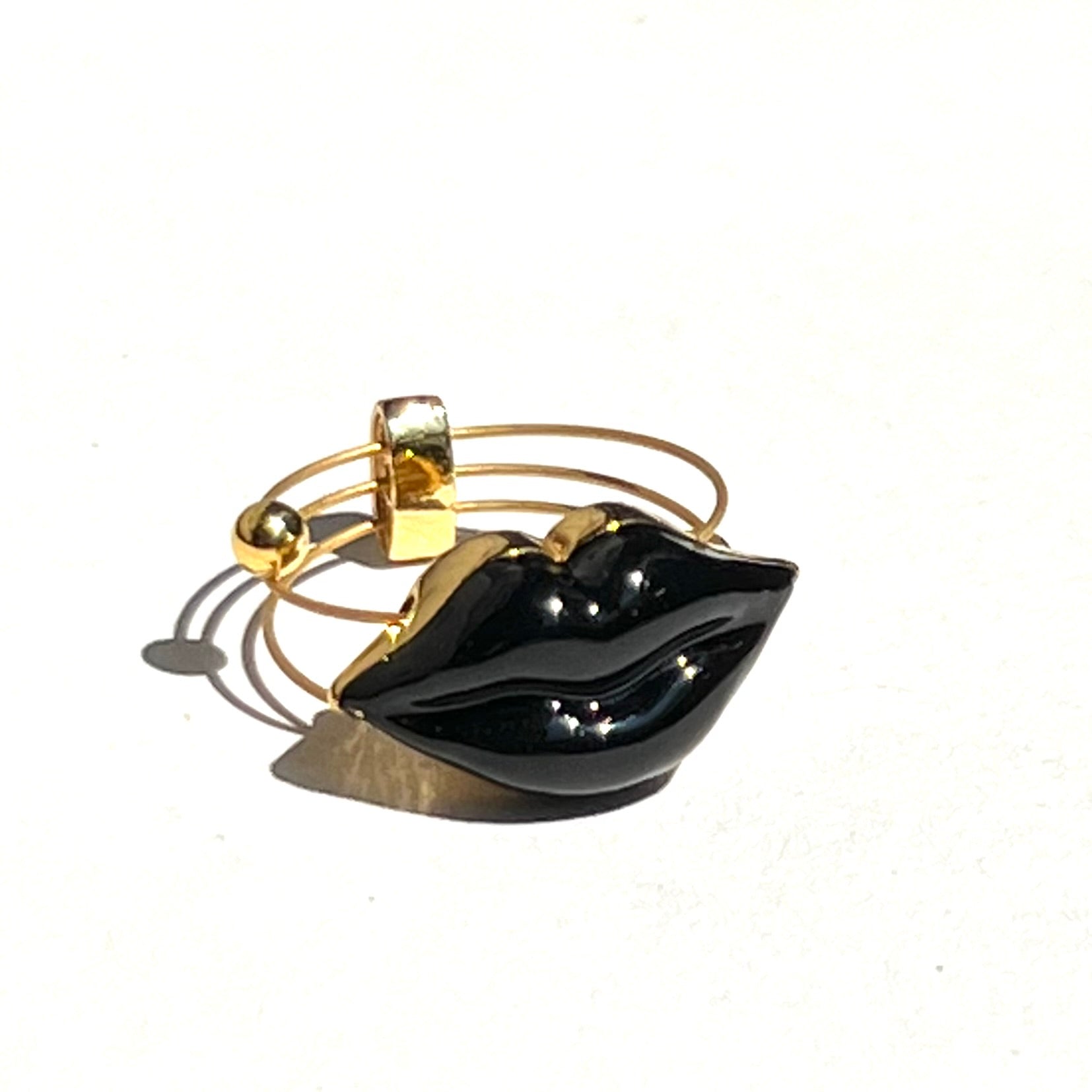 Levre YG Black Ring