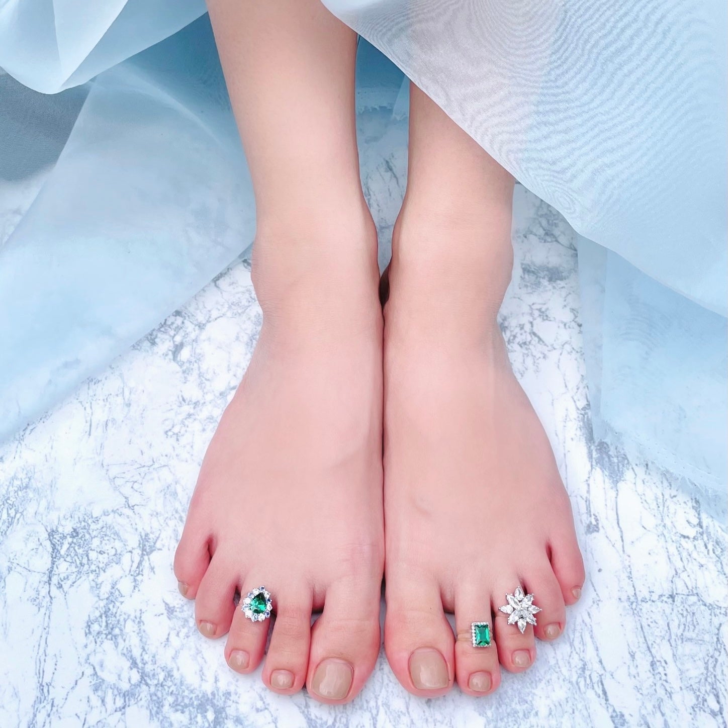 今年の夏はコレ！足指をオシャレに演出してくれる「トゥーリング